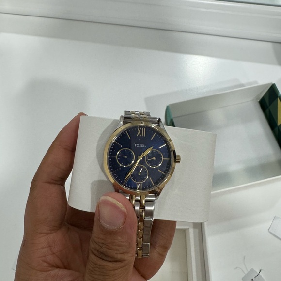 Two Tone New Women’s Fossil Watch - Picture 3 of 4